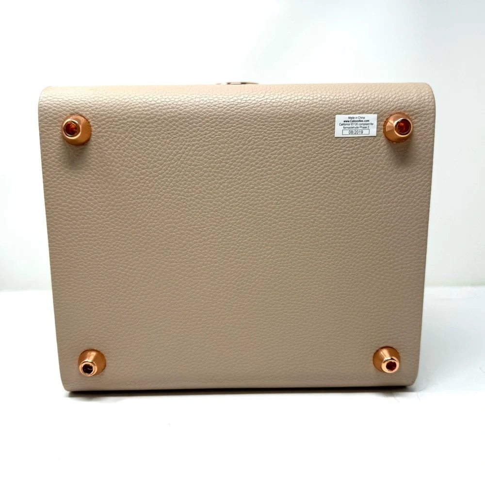 CABOODLES Lifestyle train case, NWT